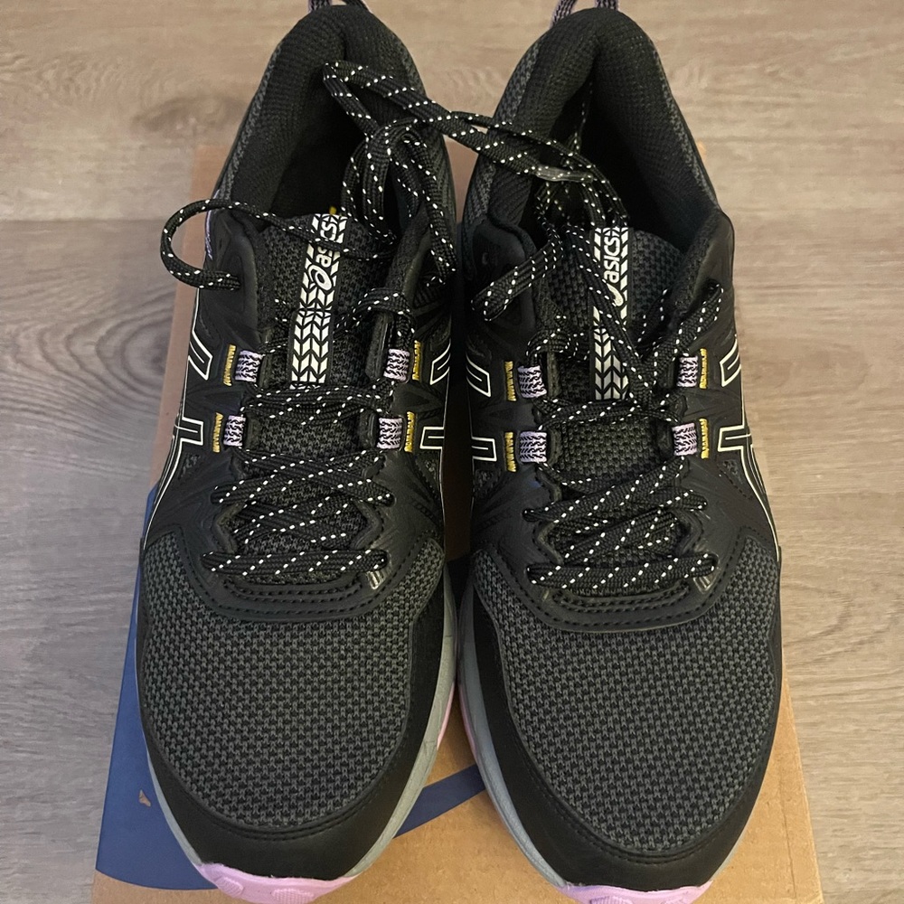 ASICS Gel Venture 8s.